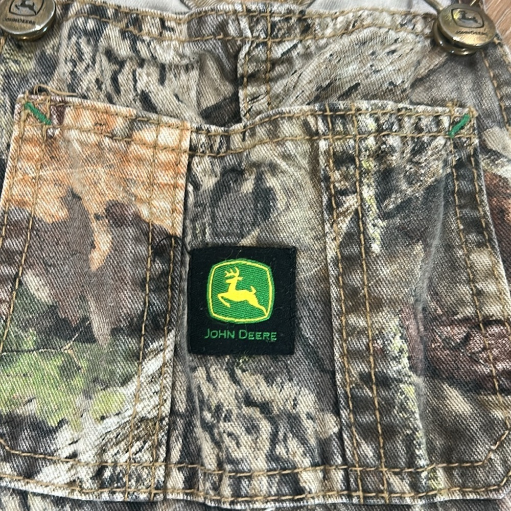 John Deere Camo Print Boys Bib Overalls Sz 5 front pockets & adjustable straps - Picture 6 of 10